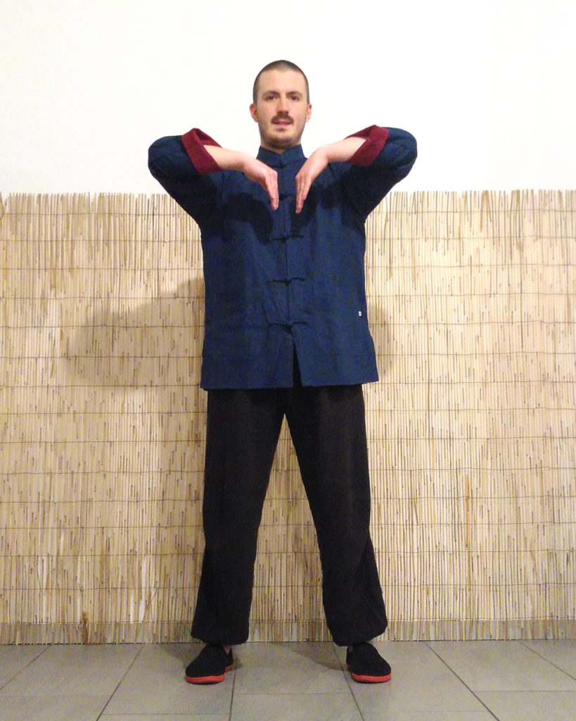 Exercice de qigong "liu zi jue" six sons thérapeutiques "HE"